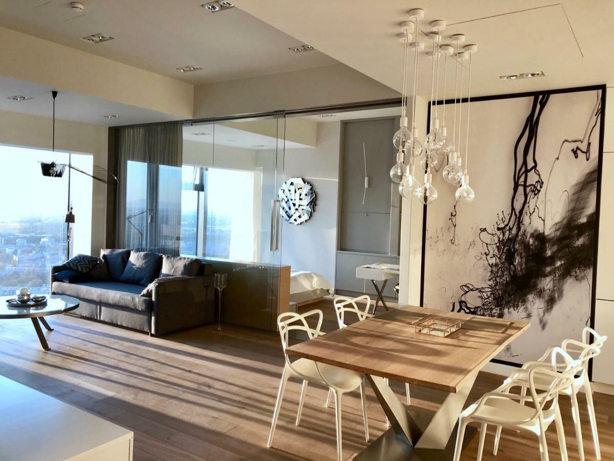 Vantage Point Sky Tower Apartment